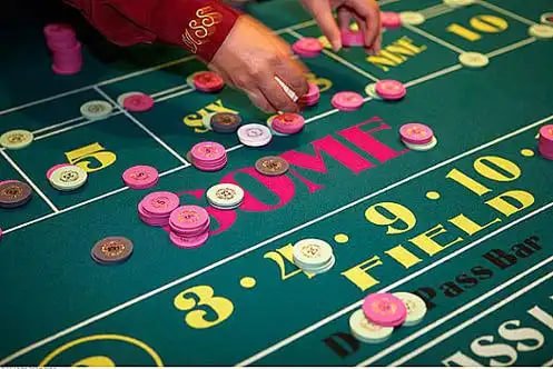 Filipino player browsing casinoplis wins feed on a smartphone showing recent game outcomes